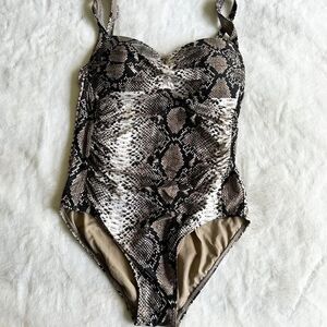 Bond-Eye Australia Nip Tuck One-Piece Swimsuit Women's Size 8 D/DD